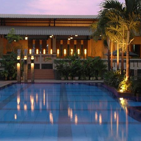 โรงแรมเอเซีย Surakarta  ภายนอก รูปภาพ